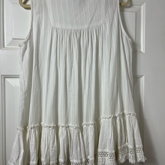 Sleeveless white tunic top NWT - Picture 5 of 10